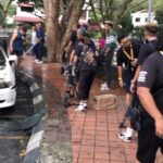 Aaron Aziz Instagram - Aduh malang tak berbau… kejadian on set terbakar…. Orang kuat saya @fairiekhalil pun injured…#Abgpening #Abgstress #Abglakonandlmlakonan @officialaksomalaysia #AksoIGo #AksoGT #aksohavana