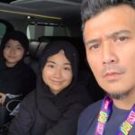 Aaron Aziz Instagram - Byk kes skrg Ayah dera anak, Suami dera Isteri dan mcm mcm lagi….harap video saya ni dapat diterima oleh semua lelaki. Keluarga adalah amanah yg harus kita jaga kerana anda akan disoal di Hari pembalasan Nanti…. @diyanahalikcom @officialaksomalaysia @fadhil324haniff @izuan.razali #AksoGT #AksoIGO #AksoIGOBold #AksoHavana #aaronazizfamily #aaronazizworks