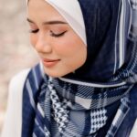 Aaron Aziz Instagram – Assalamualaikum ladies! Urgent attention! Alhamdulilah Today last day for Qadira Collection in Suntec City Twilight Feast today.

Available in Lush Chiffon (Snood) Cotton Bawal and Shawl! Some colours really tinggal sikit and some habis! See u Insya Allah later k ❤️ @diyanahalikcom