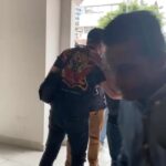 Aaron Aziz Instagram - Satu bangsa. Satu agama. Satu hati. Terimal Kasih @act431_775 belanja kami makan lunch. Nantikan filem kami akan datang InnShaAllah. @fadhil324haniff @dato_andak_puaka @eddycutler77 @white_blackheritage @officialaksomalaysia #TheVapedon #AksoGT #AksoIGO #AksoIGObold