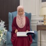 Aaron Aziz Instagram - Masya Allah sekali sekala buat transition ahhhaha. Actually nak tunjuk kita punya kaftan and lush pleats aje. Insya Allah we will be at Twilight Fest this fri to Sunday. Ada interesting sale. Also kan ada new tudung and also kan some new tudung is just SGD20 for Twilight! Umrah Sets restocks etc! So InsyaAllah kita jumpa k? And if there are anything you want me to bring pls tell me! ❤️ @diyanahalikcom Kaftan Noor Fits S to 2XL