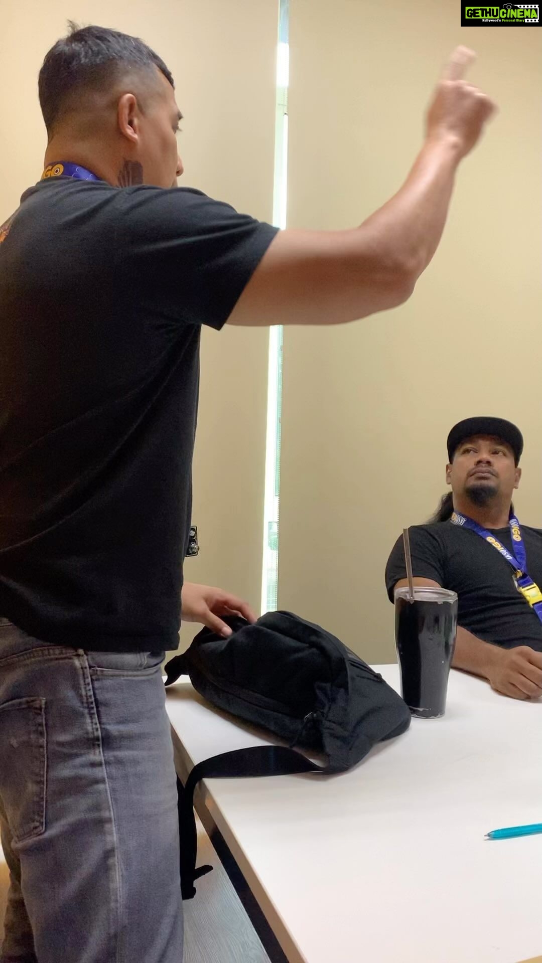 Aaron Aziz Instagram - Bismillah. Trailer malam ni Abg upload ye. Abg tolong anak anak muda utk polish bakat tiktokers yg byk pontesi. #5LionEpisode2 @officialaksomalaysia #TheVapeDon #AbgtaklokekIlmu
