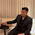 Aaron Aziz Instagram - Alhamdulilah Kejadian 2 malam di Manila. Barang yg selalu hilang hari hari. Yg penting semua salah barang tu yang suka suka hilang kan diri. Bukan salah isteri Abg. #isteriabgBetul24Jam #barangbolehberjalansendiri #abgdahbiasa #abghadapHariHari #abgOkJe #abgygsalah #abgtukangcari #abgkenacucukHarihari #abgisOK #abgkanLoveWhatToDo @diyanahalikcom Isteri korang gini ke?