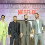 Aaron Aziz Instagram - Alhamdulillah for the opportunity to be in Manila. ALLAH knows best. @NetflixMY @NetflixFilm #TylerRakeLives #Extraction2PH Chris fight scenes GEMPAK gila!! 100 times better than Fast X. You all must watch!! @chrishemsworth @samhargrave (Director) @iedilputra #Extraction2premiere #Extraction2premiereInvite #abgdapatsalamThor #abgdapatsalamTylerRake Wearing @lordstailor Manila Day 2