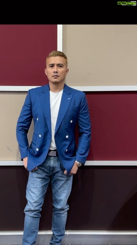 Aaron Aziz Instagram - Minggu pertama #miconselebriti @awesometvmalaysia dah selesai. Siapa korang punya favourite Celeb dlm pertandingan ini? Dan siapa korang rasa akan disingkir minggu depan? Thank you @lordstailor