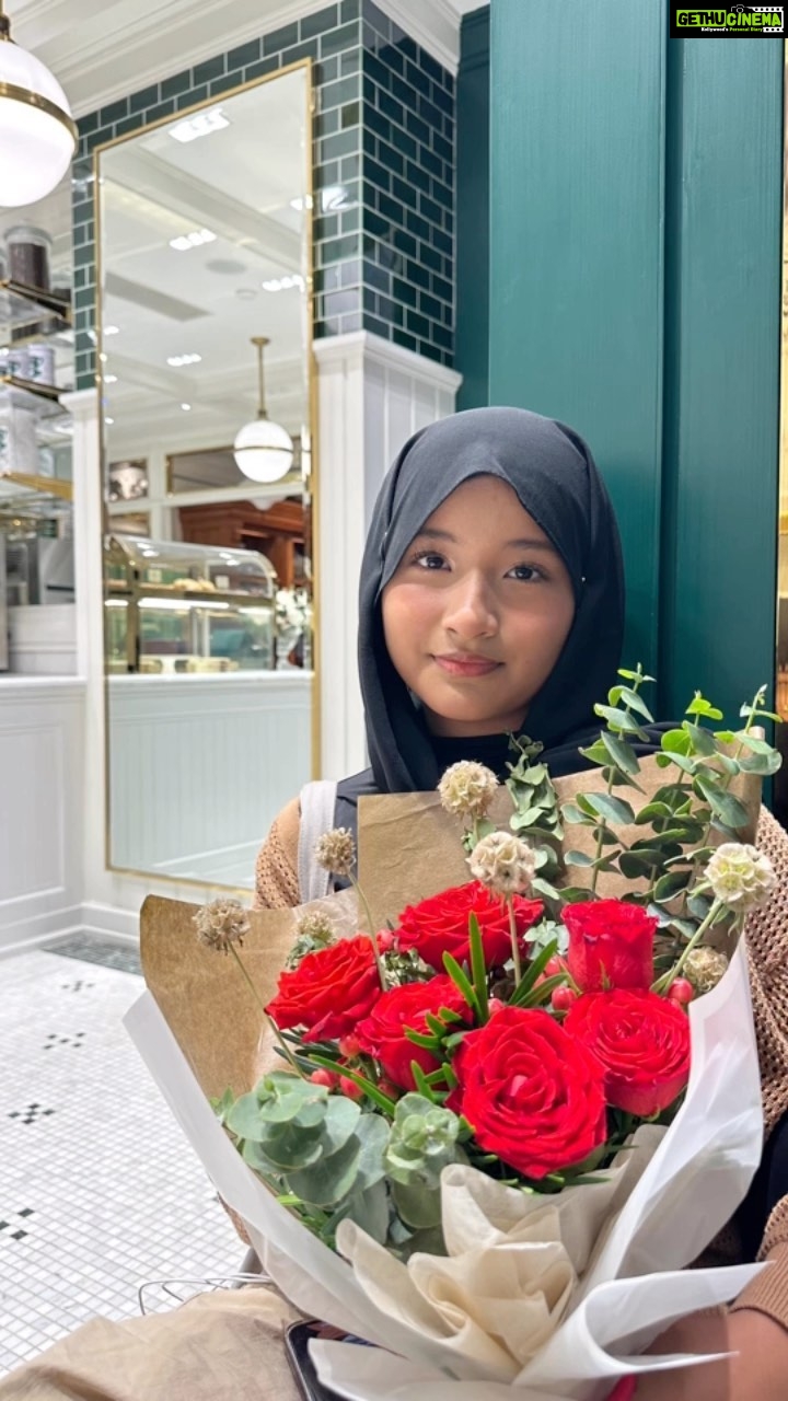 Aaron Aziz Instagram - Masya Allah Tabarakallah the baby in the family is 13 already! Alhamdulilah thank you Allah swt for the blessings. Ahlia Ami, you must remember that you are special. Special in the eyes of Daddy and Mummy. Believe in your strength and uniqueness. Bloom like a flower and unfold your beauty. You have progressed so much in your maturity and your studies. Mummy and Daddy are proud of you. Ahlia Ami remember, you are only successful when you have earned the pleasure of Allah swt. Just like how you have progressed and bloomed, you need to jaga your duties as a servant to Allah swt also ok? The key is consistent. Guard your solah, jaga your ahklak and always follow the sunnah of our Prophet saw. May Allah swt grant Ahlia Ami, the best of dunia and akhirat, good akhlak, good health, peace and happiness, rizk and may Allah swt grant you protection and make you a pious woman and a guaranteed place in Jannahtul Firdaus Al A’la. Ameen I love you always and you will always be my baby. Always. @dahliaarissaaaron