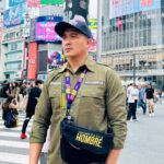 Aaron Aziz Instagram - Masya Allah sebelum bertolak abg dah cakap, abg tak nak eh ambil ambil gambar kat crossing crossing ni semua… Apakan daya kali ke 1000000 ambil gambar kat sini. Apasallll tiap tiap kali kena ambil gambar kat jalanrayaaaaa… #abgtewas #abgsaysNOtapiShesayYes #abgtakfaham #abgikutkan #abgwonderwhy #abgtetapkalah #abgtaknakkkkkklaaaaa #abgtakbolehsenyumdah #abgtakpernahmenang @officialaksomalaysia @hombretwentyone @wearehombremy @diyanahalikcom
