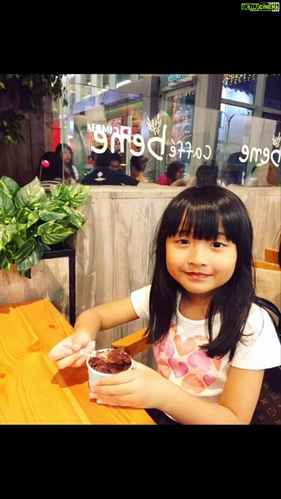 Aaron Aziz Instagram - Happy 13th Birthday Ahlia. Ni lah sinaran hati saya di waktu saya dalam kegelapan. Adik @dahliaarissaaaron pls don’t grow up so fast. Daddy need you to be with me always k. Daddy doakan ALLAH will always protect you guide you and love you throughout your life. Through out your ups and downs as long as Daddy is around I will always be with you to support you to lift you up when you fall, to brighten up your day when you’re down. You are a very intelligent girl k. Your report results are superb!!! 8 Masterings!!! And you hardly study but I was told you focused in class and gave your 100%. So mummy and daddy think you are better than Kakak n Abg. Believe in urself cos Mummy and Daddy believe in you. Love you always and forever more than you ever know. #HappyBirthdayDahlia #aaronazizfamily