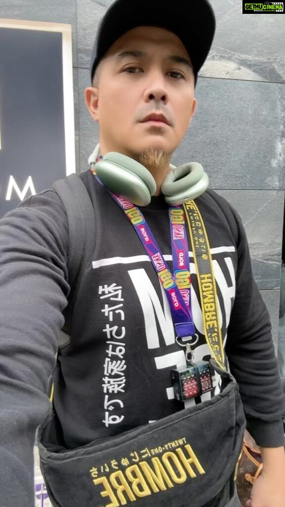 Aaron Aziz Instagram - Selamat ptg dari Jepun. Abg hari ni nak rehat. Full metal Jacket on!!! @officialaksomalaysia @wearehombremy @hombretwentyone