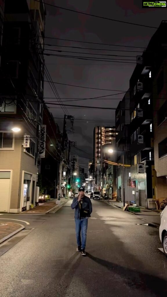Aaron Aziz Instagram - Terlalau byk bad vibes? Just walk away guys. ohayo gozaimasu! Where ever i go #AksoIGO too @officialaksomalaysia #AksoIGOBold Abg punya favourite bag @wearehombremy @hombretwentyone #Ueno #Tokyo #Nightwalk