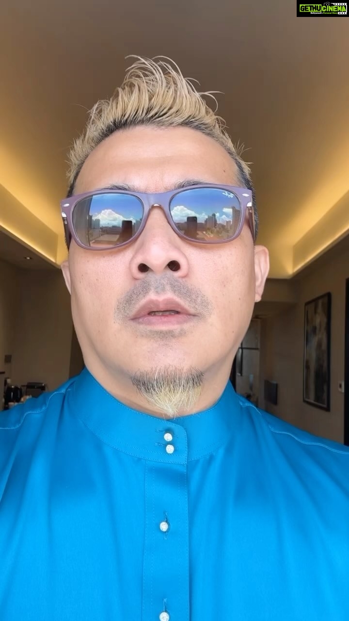 Aaron Aziz Instagram - Allahumasollia’la Muhammad Wa ‘alaaliMuhammad. Takbir!! #AbglahpenyanyiNombor1 @jakeltextile