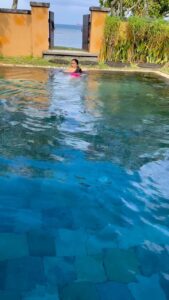 Aarti Chhabria Instagram - The best morning meditation : calming your breath while you just float on your back in the pool.. #blissfulliving #goodmorning #swimmingpool #swimming #aartichabria #mondayvibes #mondaymotivation #mondaymorning
