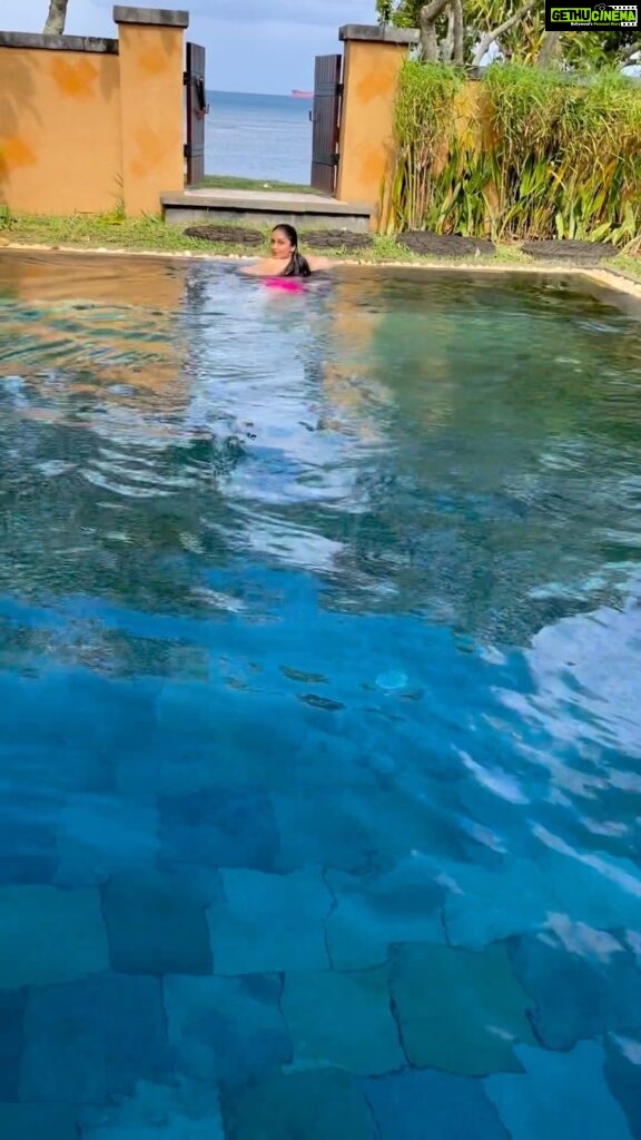 Aarti Chhabria Instagram - The best morning meditation : calming your breath while you just float on your back in the pool.. #blissfulliving #goodmorning #swimmingpool #swimming #aartichabria #mondayvibes #mondaymotivation #mondaymorning
