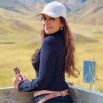 Aarti Chhabria Instagram - “The greatest success to me, is feeling the peace within. Where your desires are alive but your not attached to outcomes. Where your mind is striving but you’re still at peace, your loved ones are a priority and you can still give them the time you want. You have achieved , you have lost, you are where you are, but you aren’t bragging or complaining, simply being. Knowing who you are and what you feel within is more gratifying than just knowing what you want and where you’re going.” ACB #aartichabriaquotes #travel #travelblogger #traveldiaries #victoriousmindpower #aartaoseries #goodmorning #motivation #roja