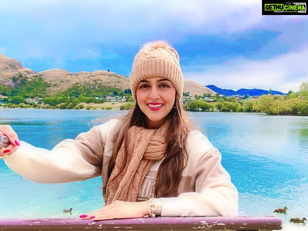 Aarti Chhabria Instagram - Happy Holi everyone from #queenstown #newzealand ❤️🥰 #blissfulliving #aartisblissfulliving Lake Wakatipu Queenstown NZ