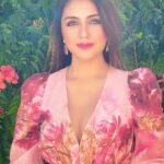 Aarti Chhabria Instagram - “Clarity is power and focus is magic.” ~ ACB #originalquote #quotes #pinkflowerydress #pinkdress #vivaglam Mumbai, Maharashtra