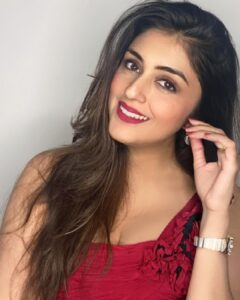 Aarti Chhabria Instagram - Red is mine! 🥰 #red #redhot