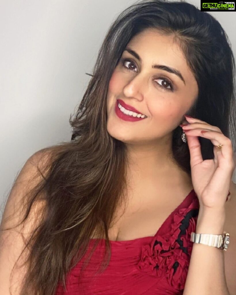 Aarti Chhabria Instagram - Red is mine! 🥰 #red #redhot