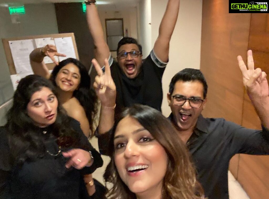 Aarti Chhabria Instagram - Blessed 🥰 ❤️ #saturdayshenanigans #sarurdaynight Bandra
