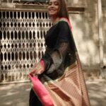 Aasiya Kazi Instagram - This song ❤️🥰 🎥 @jaysingal_ 💄 @thombrekapil 💆🏻‍♀️ @meenakshikolvankar #reels #insta #bollywood #salmankhan #kajol #pyaarkiyatodarnakya #music #love