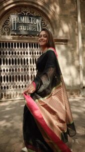 Aasiya Kazi Instagram - This song ❤️🥰

🎥 @jaysingal_ 
💄 @thombrekapil 
💆🏻‍♀️ @meenakshikolvankar 

#reels #insta #bollywood #salmankhan #kajol #pyaarkiyatodarnakya #music #love