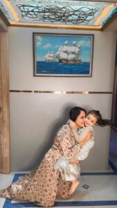 Aasiya Kazi Instagram - This isn’t perfect but The cutest 💯🥰🧿❤️😘

#niece #love #love #terewastefalaksechandlaunga #terevaaste #bollywoodsongs