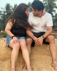 Addite Shirwaikar Malik Instagram - Behind every great relationship there’s difficult n uncomfortable conversations , great relationship don’t just fall into our lap
They require people to move through deep rooted fears n insecurities and do the hard work to convert wounds into healings ❤️ 

The 1st pic is a real caught candid pic where we are disagreeing on a certain issue n the 2nd we are bak to our easy n happy state 
( this phenomenon is not rare , happens everyday .. but that what makes us US ) 
Thankyou adu for always listening (not hearing ) to me ❤️

#relationships #relationshipquotes