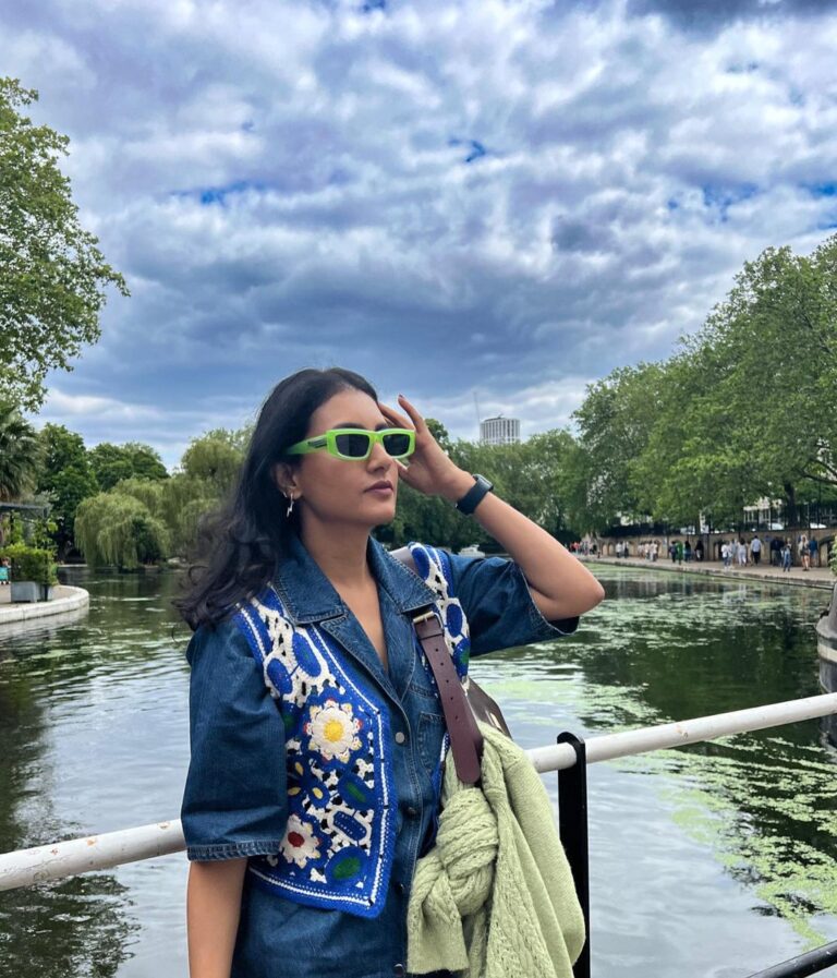 Additi Gupta Instagram - Be happy for this moment. This moment is your life 🌤️
