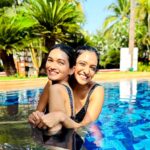 Aishwarya Khare Instagram - Tu hai toh mujhe phir aur kya chahiye ? ❤️🌴🌊🍹🤑✨ Goa, India.