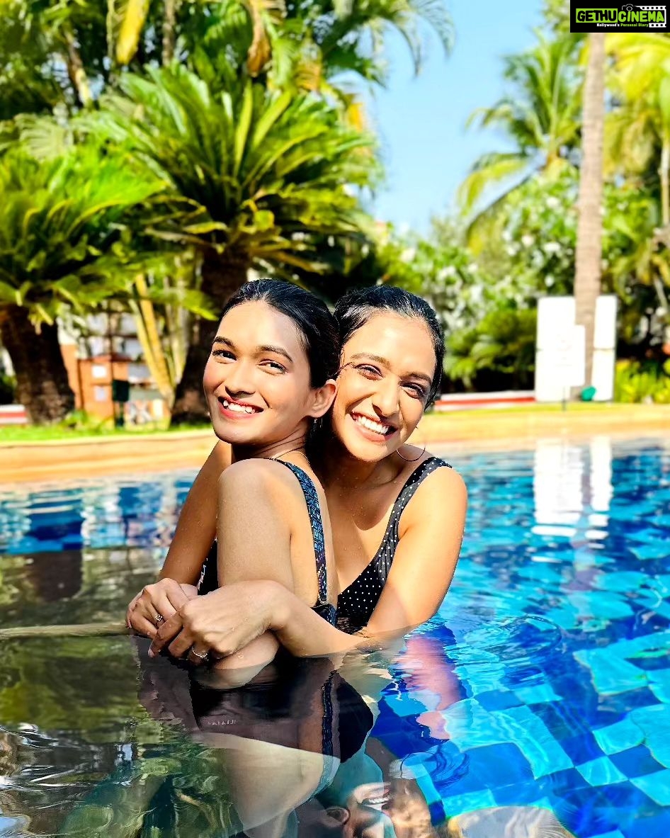 Aishwarya Khare Instagram - Tu hai toh mujhe phir aur kya chahiye ? ❤️🌴🌊🍹🤑✨ Goa, India.