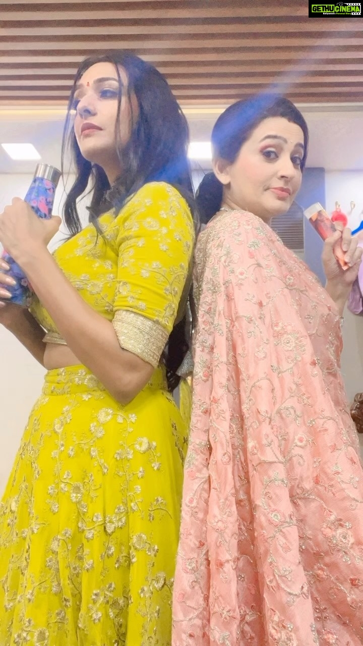 Aishwarya Khare Instagram - On set shenanigans. #bhagyalakshmi #coactors #friends #actorslife #lovewhatido #lakshmi #neelam