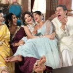 Aishwarya Khare Instagram - Laughter therapy sessions anyone? 🫶🏻 . Guess who made us laugh ? 😂😆❤️❤️❤️❤️ . . #Crazybunch #Happiest #Bhagyalakshmi