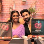 Aishwarya Khare Instagram - Rishi aur meri jodi ko aapne diya bahut pyaar, aur ab yeh rishta ban chuka hai yaadgaar, kyunki Zee TV ne hamare naam par darz kiya hai ek sitaara. 💫 Thank you humein apne dil mein jagah dene ke liye, aur dekhte rahiye @zeetv