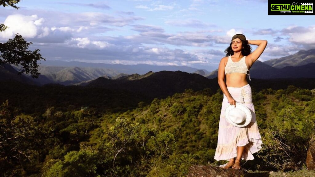 Amala Paul Instagram - ✨🎭 Embracing the Spotlight Again 🌟 Captured by @chathan__ #lightscameraaction #newmoon #travelgram #wanderlust #exploremore #mountainlife #instanature #travelphotography #hikingadventures #exploretheworld #mountainlover #forestvibes