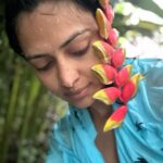 Amala Paul Instagram - Love at first sight ❤️ nice meeting you again beauty 💛 #gonebutnotforgotten #childhoodwonders #flowerpower #wanderlust