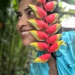 Amala Paul Instagram - Love at first sight ❤️ nice meeting you again beauty 💛 #gonebutnotforgotten #childhoodwonders #flowerpower #wanderlust