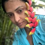 Amala Paul Instagram - Love at first sight ❤️ nice meeting you again beauty 💛 #gonebutnotforgotten #childhoodwonders #flowerpower #wanderlust