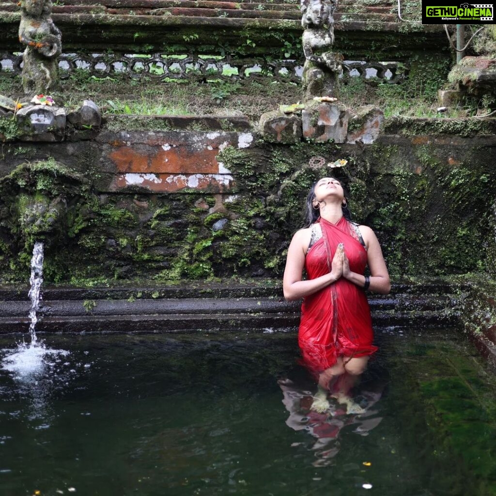 Amala Paul Instagram - Grant me the power of water, to accept what I cannot change. The power of fire, for energy and courage to change the things that I can. The power of air, for the ability to know the difference. Grant me the power of Earth, for the strength to know and walk my path. Blessed Be 🌿🪷🌙 #mahashivratri2023 #holywater #purificationritual #melukat #holyspring #ceremony #abundantserenity #hiddengem #newmoonhealing #bali Pura Gunung Kawi Sebatu