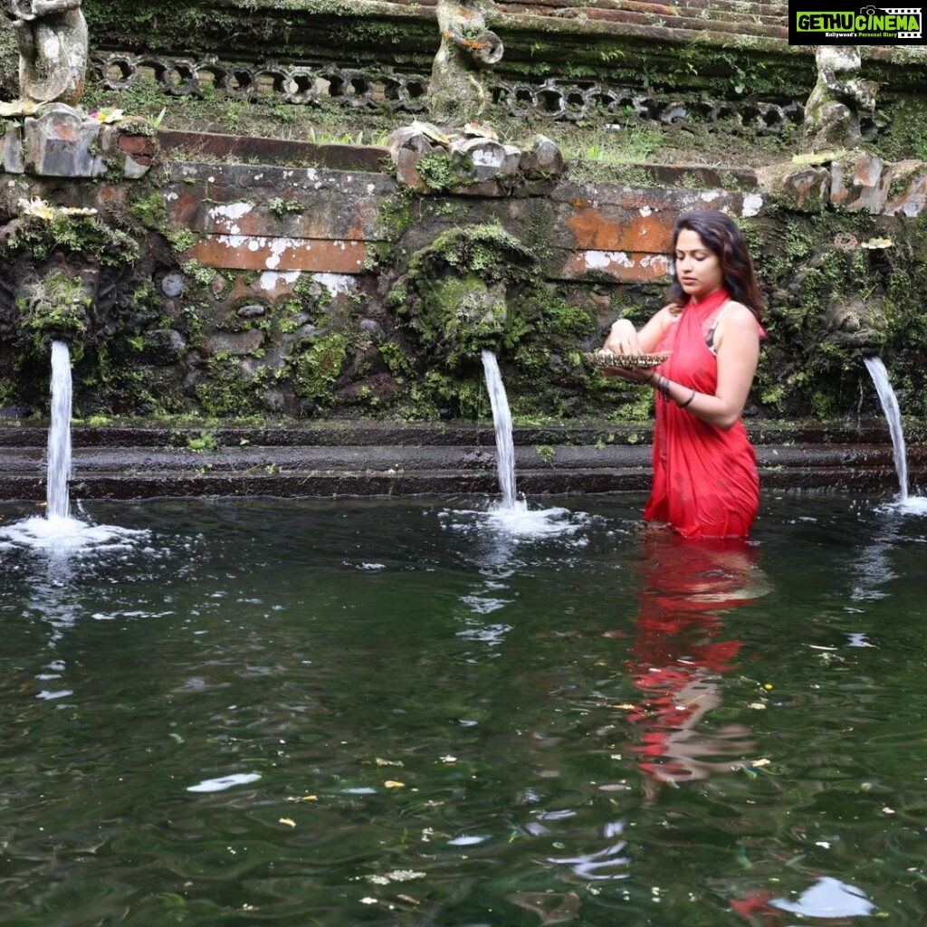 Amala Paul Instagram - Grant me the power of water, to accept what I cannot change. The power of fire, for energy and courage to change the things that I can. The power of air, for the ability to know the difference. Grant me the power of Earth, for the strength to know and walk my path. Blessed Be 🌿🪷🌙 #mahashivratri2023 #holywater #purificationritual #melukat #holyspring #ceremony #abundantserenity #hiddengem #newmoonhealing #bali Pura Gunung Kawi Sebatu