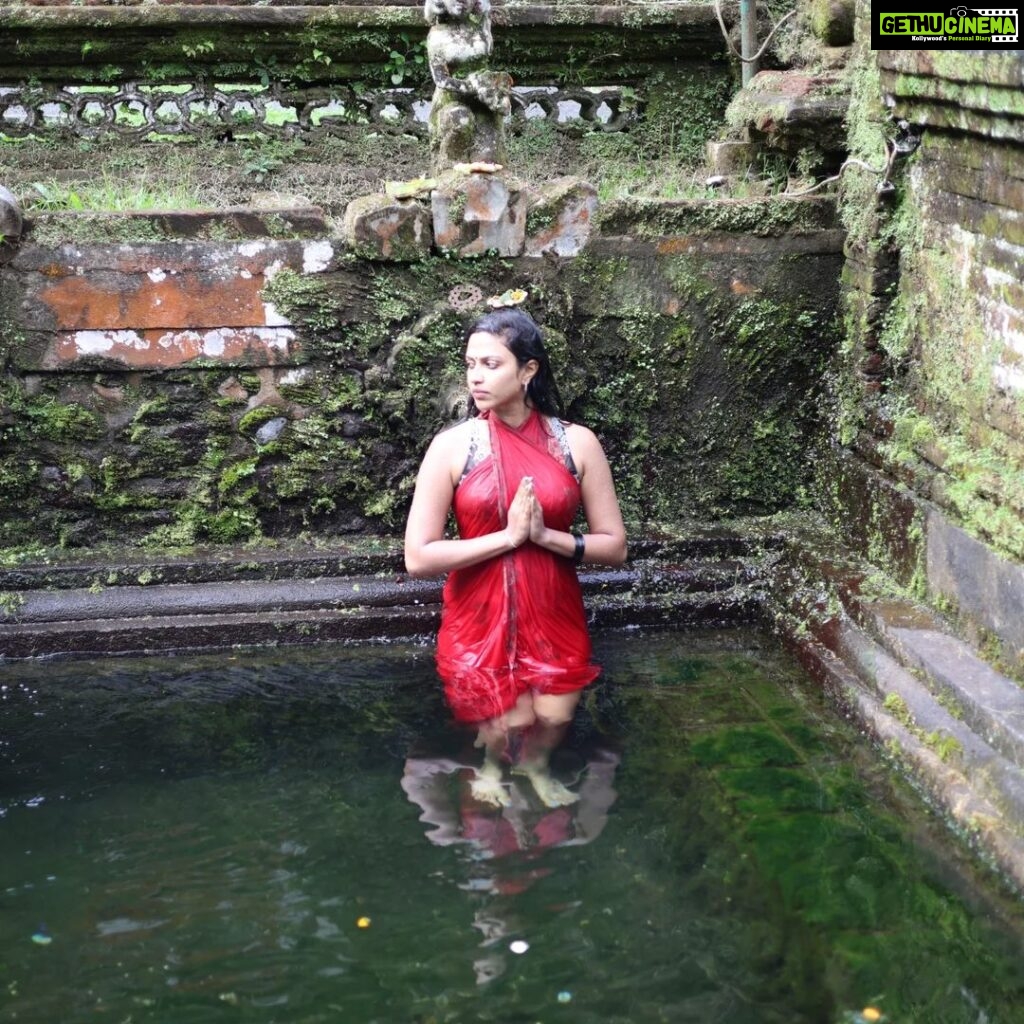 Amala Paul Instagram - Grant me the power of water, to accept what I cannot change. The power of fire, for energy and courage to change the things that I can. The power of air, for the ability to know the difference. Grant me the power of Earth, for the strength to know and walk my path. Blessed Be 🌿🪷🌙 #mahashivratri2023 #holywater #purificationritual #melukat #holyspring #ceremony #abundantserenity #hiddengem #newmoonhealing #bali Pura Gunung Kawi Sebatu