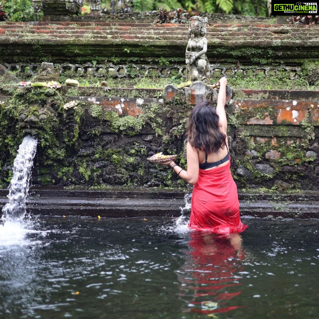 Amala Paul Instagram - Grant me the power of water, to accept what I cannot change. The power of fire, for energy and courage to change the things that I can. The power of air, for the ability to know the difference. Grant me the power of Earth, for the strength to know and walk my path. Blessed Be 🌿🪷🌙 #mahashivratri2023 #holywater #purificationritual #melukat #holyspring #ceremony #abundantserenity #hiddengem #newmoonhealing #bali Pura Gunung Kawi Sebatu