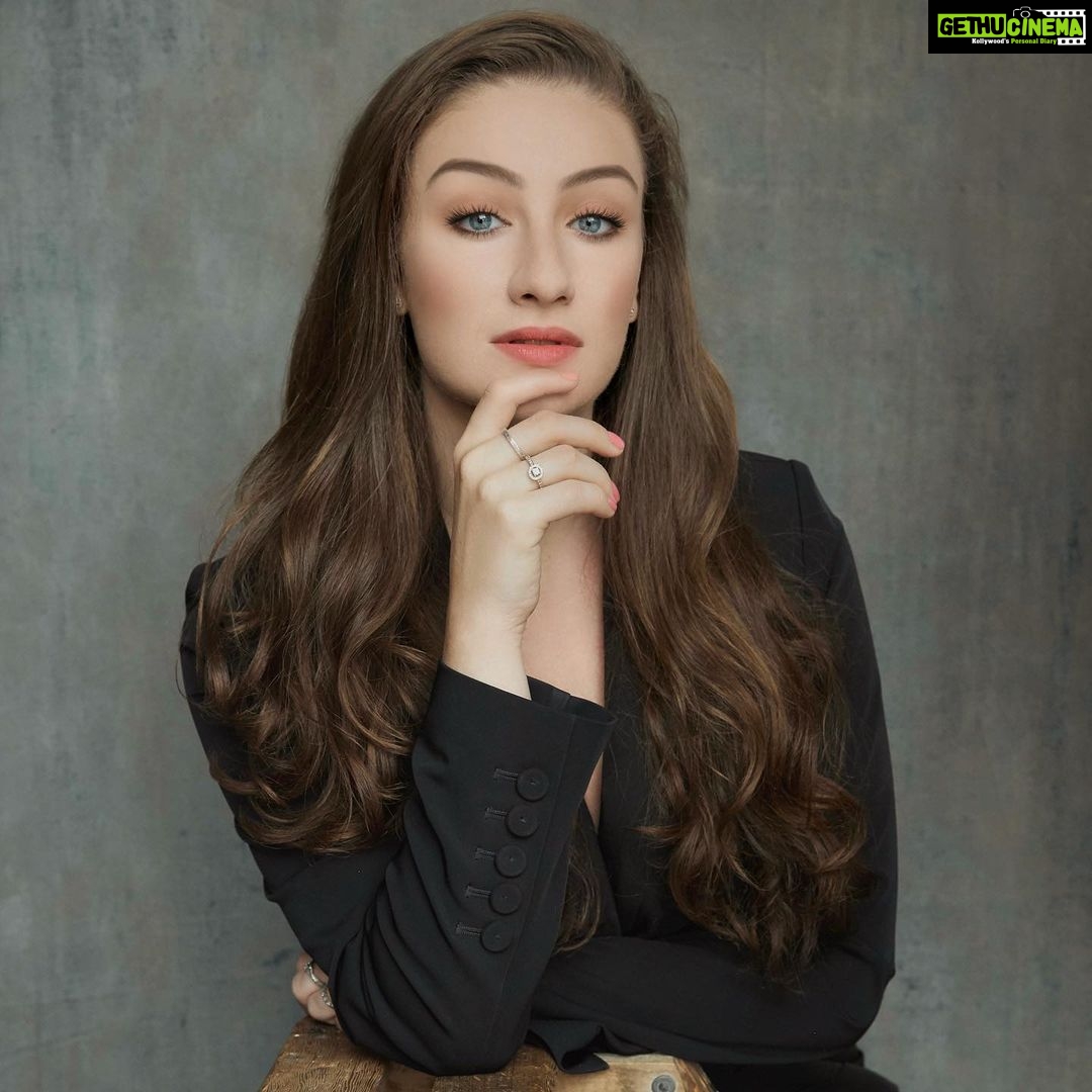 Amber Doig Thorne Instagram - Just because you're awake doesn't mean you should stop dreaming ✨ 💫 I’m on my way to Orlando (Florida) 🇺🇸 to appear at my 1st International Convention this weekend - “Spooky Empire”! I’ll be taking photos with everyone & signing autographs for “Winnie The Pooh: Blood and Honey” all weekend - so if you’re in Orlando, come and say hi! 🥹 I am SO grateful for these amazing opportunities - thank you to every person who watched our film, none of this would have been possible without each and every one of you supporting our movie 💙 #winniethepooh #bloodandhoney #poohbloodandhoney #winniethepoohbloodandhoney #winniethepoohhorror #winniethepoohhorrormovie #winniethepoohbloodandhoneyhorror #winniethepoohbloodandhoneytrailer #winniethepoohfilm #horror #horrorfilm #horrormovie #amberdoigthorne #mielysangre #winniepooh #winnie #winnie_the_pooh #indiefilm #indiefilmmaking #indiefilmmaker #indiefilms #indiefilmhustle #indiefilmmakers #indiefilmaker #ambzdt #amberdoigthorne #horrorfilm #horrorfilms #horrorfilmmaker #horrormovies #horrorjunkie #horrormovie #horrorcommunity @spookyempire Orlando, Florida, USA