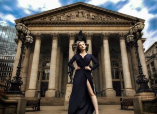 Amber Doig Thorne Instagram - They call me ranch 'cause I be dressing 👀🙈🤪 Hope you’re having a lovely Bank Holiday weekend! 🇬🇧 What do you have planned over the next week? 🍺⚽️📺 📍 City of London ❤️ #london #cityoflondon #londonlife #london🇬🇧 #londonview #londoncity #londonfashion #londonmodels #londonstreets #londontravel #londonphotography #ambzdt #amberdoigthorne #londonstyle #londonbridge #londonlover #londonbylondoners #visitlondon #londonarchitecture #londonuk #londonvibes @visitlondon @london @visitthecity @visit.london.england.uk #londonphotographer #bankholiday #bankholidayweekend #bankholidays #bankholidayfun #bankholidayvibes #bankholidayweekendvibes