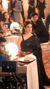 Amyra Dastur Instagram - Here’s a glimpse of went on behind the scenes of #kyalogetum 🎶♥️🎶 . @akshaykumar @bpraak @arvindrkhaira @jaani777 @desimelodies @rajitdev @azeemdayani . . . #bts #behindthescenes #heartbreaksongs #newmusic #hindisongs #hindimusic #melodies #trending