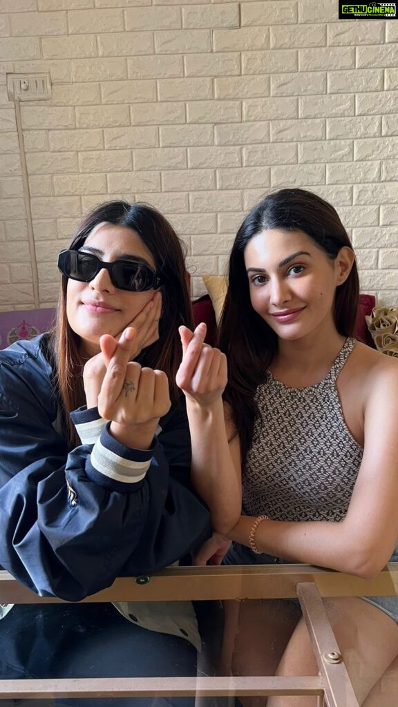 Amyra Dastur Instagram - #comingsoon 😎😉💃🏻🥳♥️