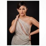 Amyra Dastur Instagram - Time for my close ups 😉 . . . In @julievinobridal for the @justurbane Awards 2023 💫 Styled by @malvika_tater Jewellery @gehnajewellers1 Hair @hairbytabassum MUA @mugshotbyzeba Shot by @dieppj