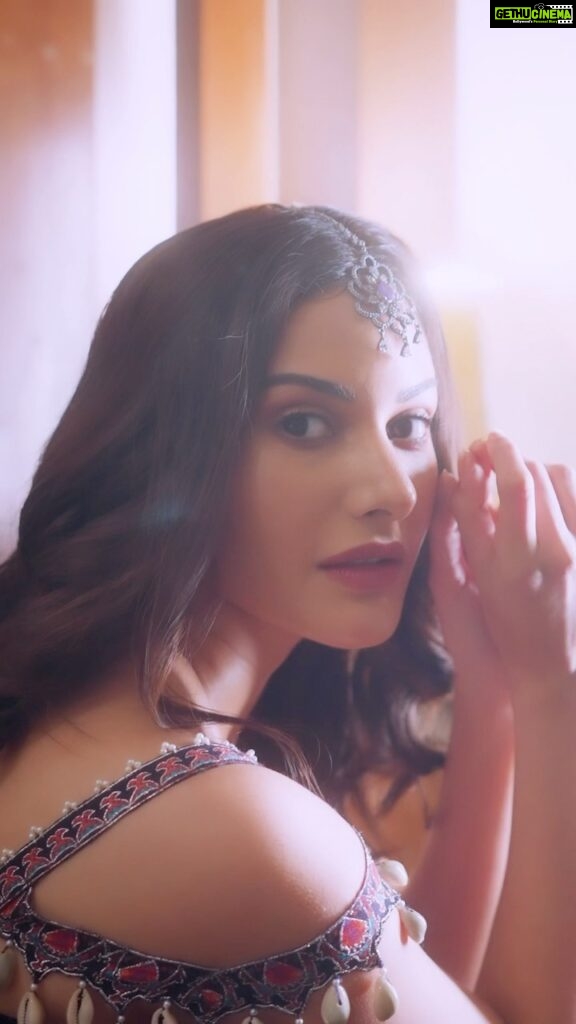 Amyra Dastur Instagram - All set for #GICW ✨ . Shot by @dappercinematics . . . . . . . #makeuptransformation #reelsinstagram #reelitfeelit #makeuptransition #makeupreels #makeup #transitionreels #showstopper Delhi, India
