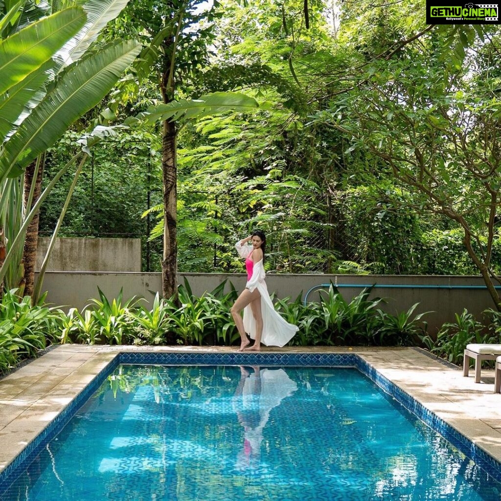 Amyra Dastur Instagram - Live for the moments you can’t put into words. . . . #tb #hilton #goa #poolside #travelphotography #workandtravel #travelgram #grateful Hilton Goa Resort