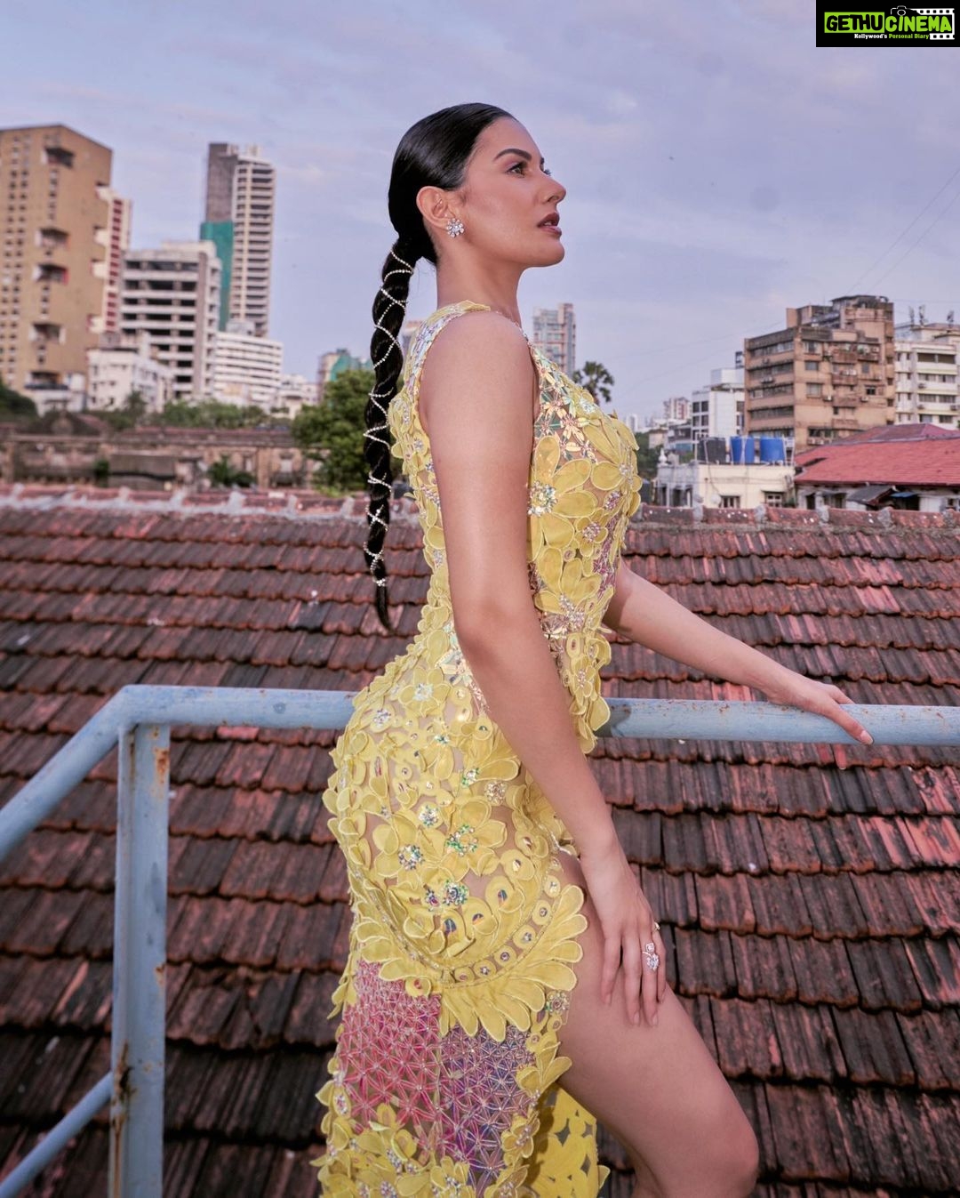 Amyra Dastur Instagram - And it was all yellow ⨠. In @pankajandnidhi for the Pinkvilla Style Icons Awards 2023 š Jewellery @anmoljewellers Styled by @malvika_tater MUA @niyati_kothari Hair @hairloom_by_akanksha Shot by @dieppj Mumbai, Maharashtra