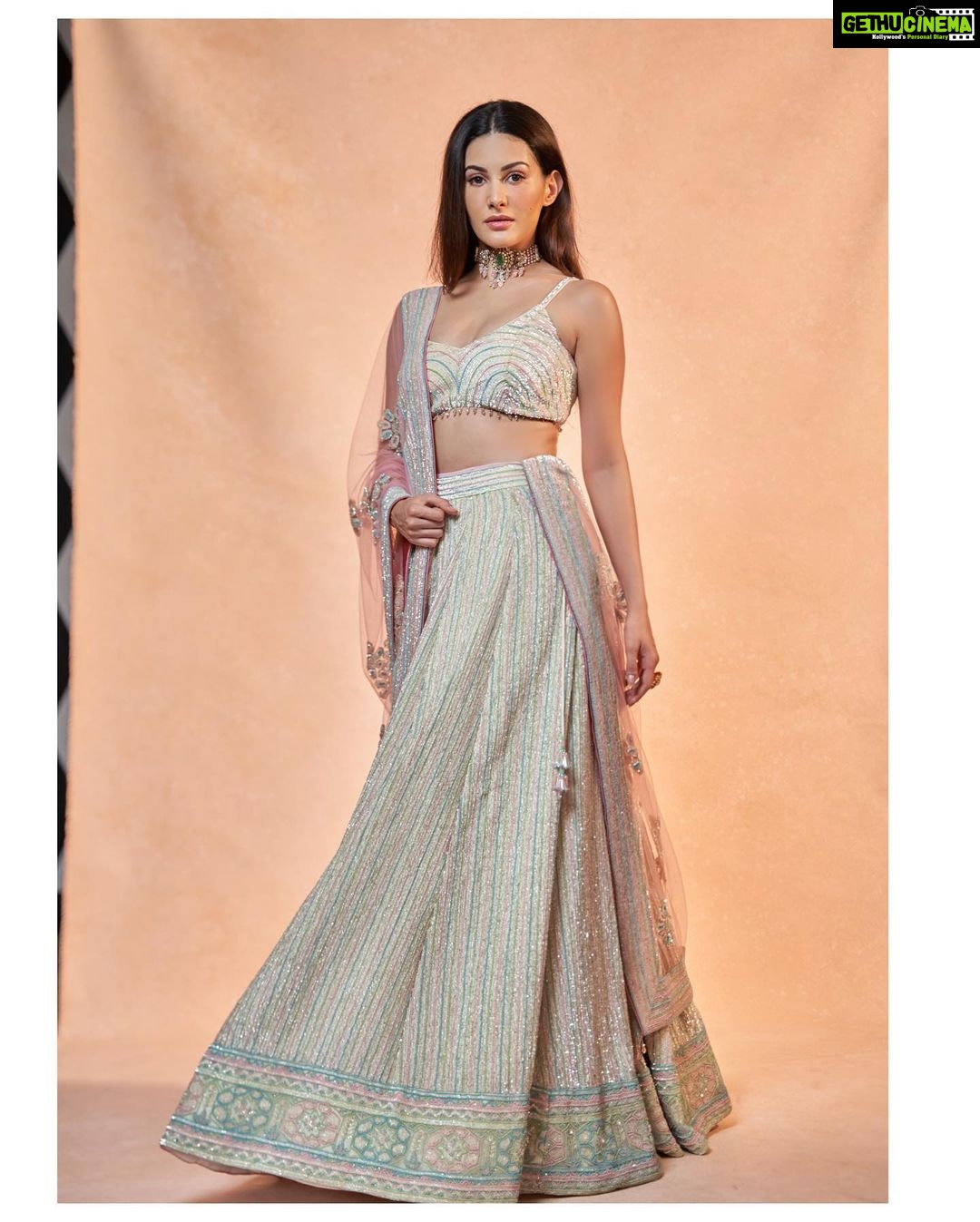 Amyra Dastur Instagram - In the mood to shine ✨ . . . Wearing @sureenachowdhri Jewellery @pure_gold_jodhpur Styled by @malvika_tater Shot by @dieppj